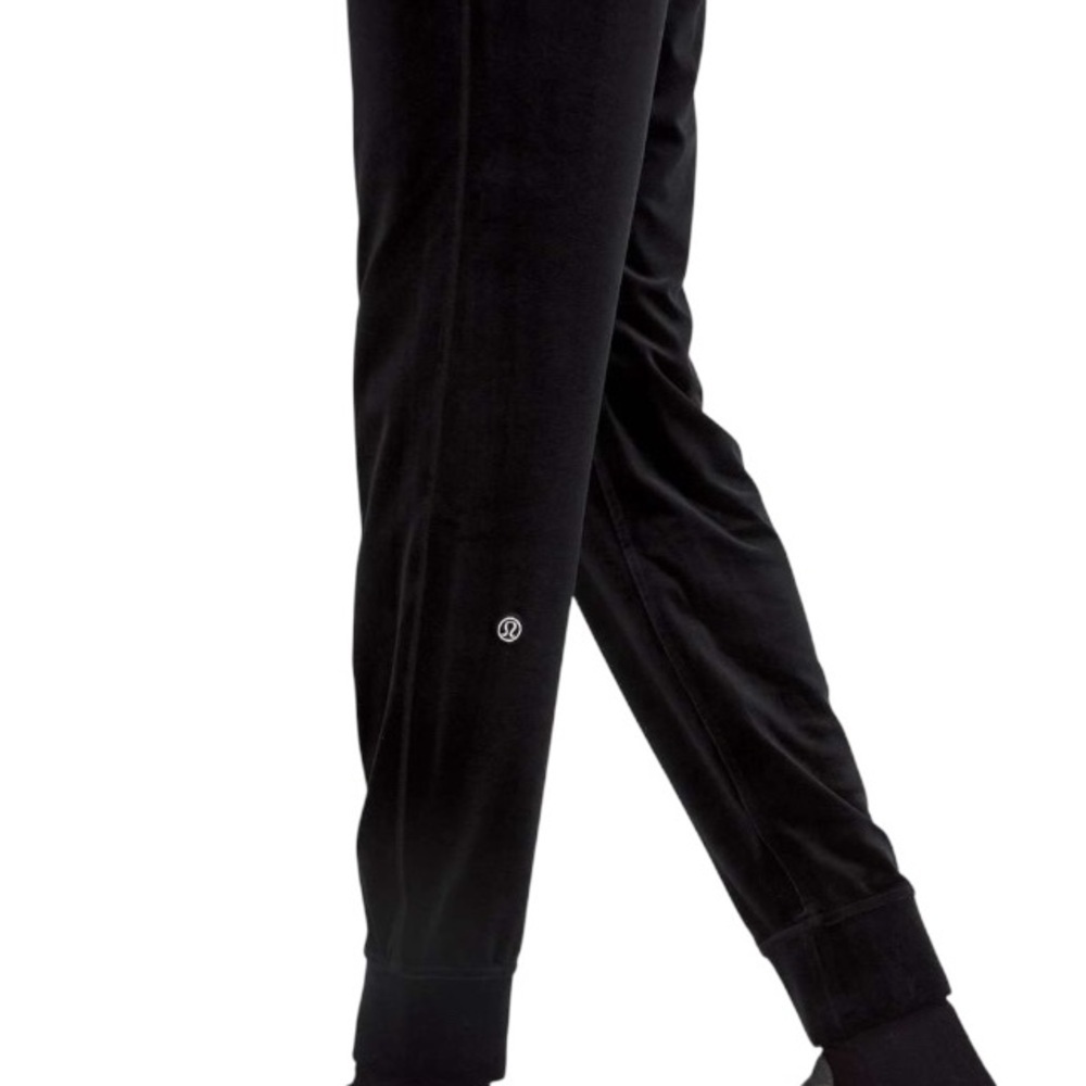 Lululemon Ready to Crush High-Rise Velour Jogger *Full Length - Picture 5 of 12